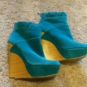 Wedge boots